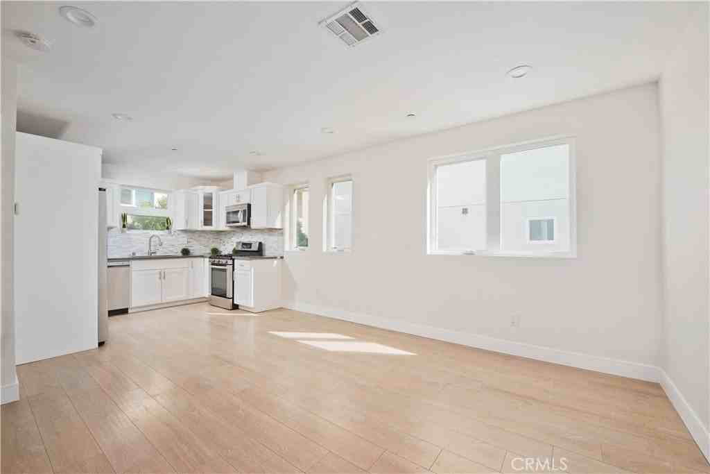 635 N Harvard Blvd #635-50 - Photo 4 of 19