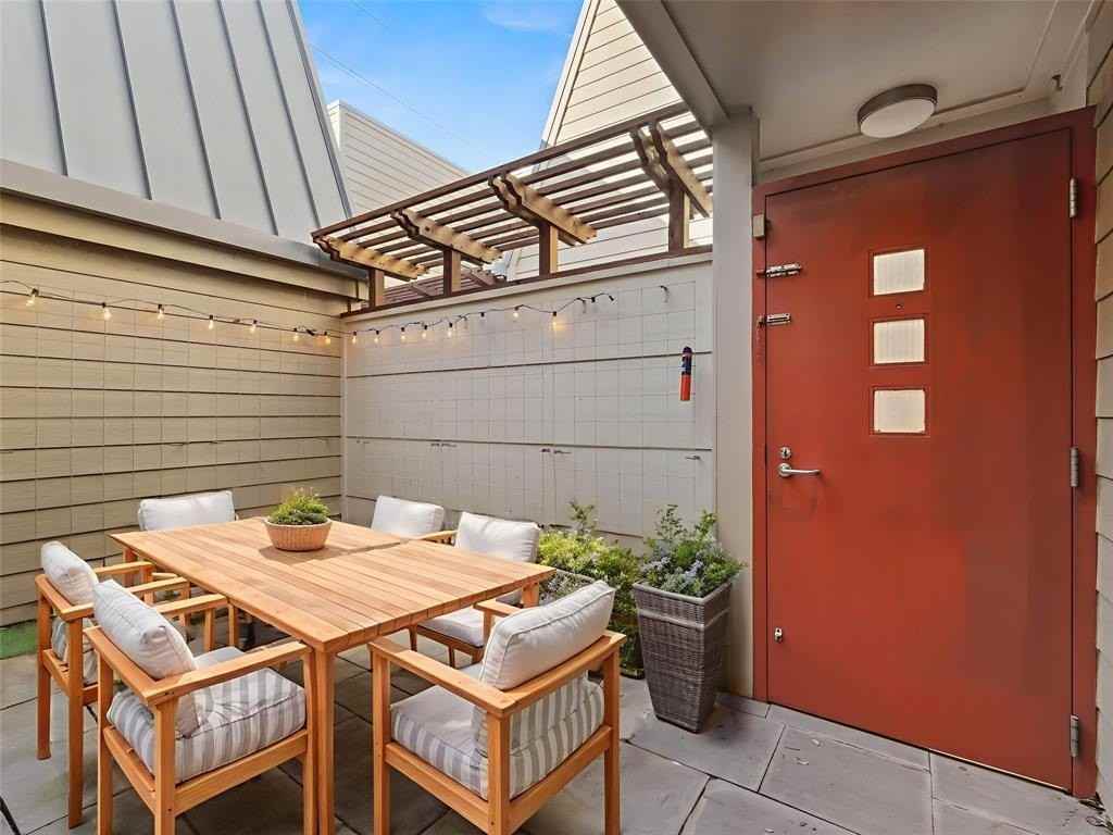 3935 Buena Vista Street #E - Photo 3 of 40