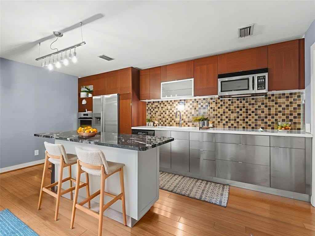 3935 Buena Vista Street #E - Photo 5 of 40