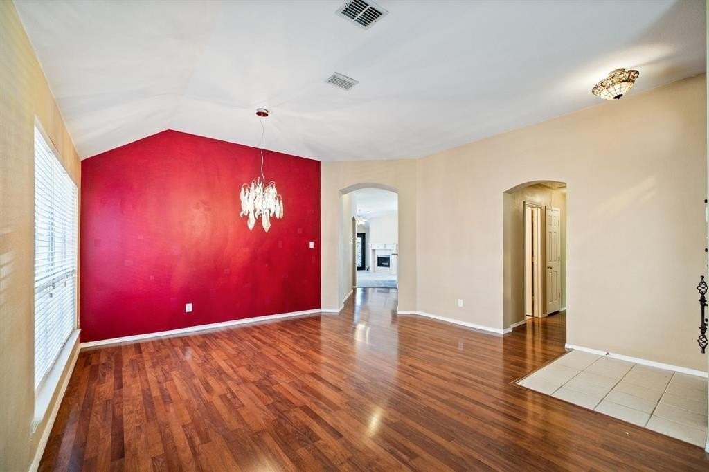 1658 Carson Ln - Photo 5 of 35