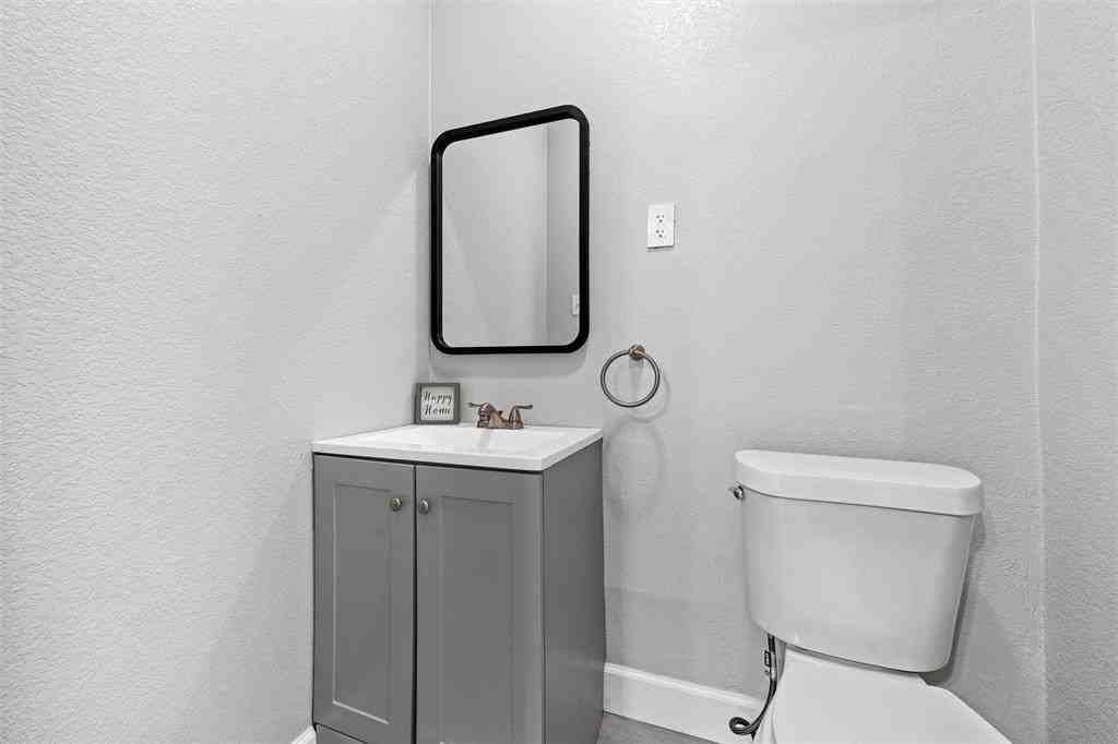 927 N 23rd St - Photo 5 of 12