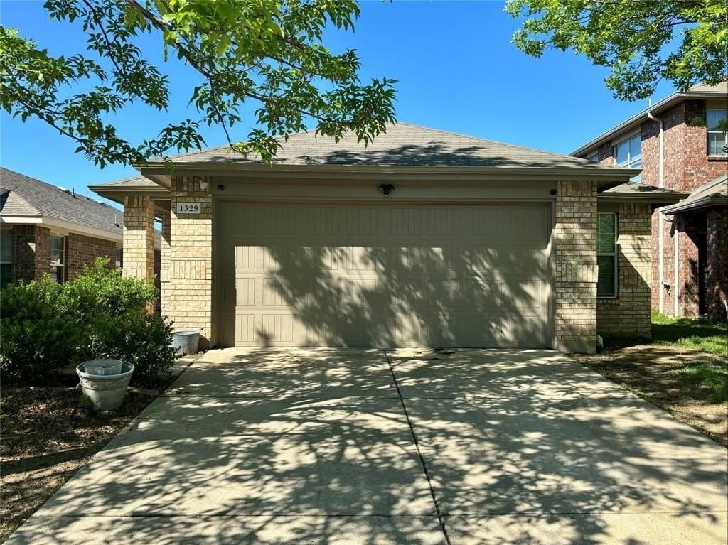 1329 Silver Maple Ln - Photo 2 of 18