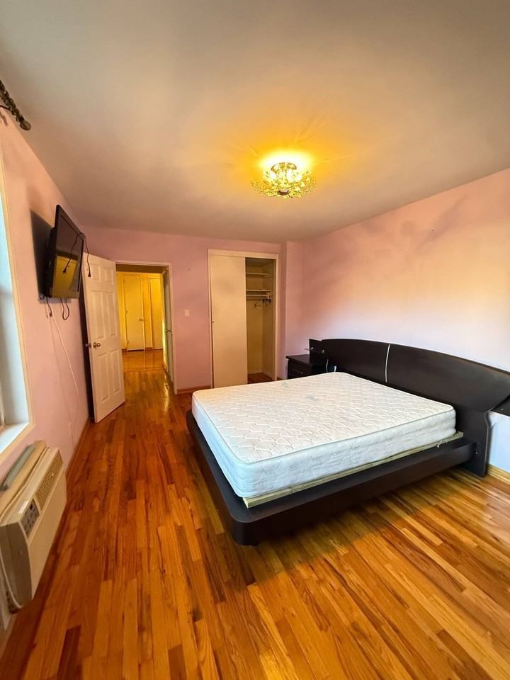 1580 E 18th St #2F - Photo 3 of 8