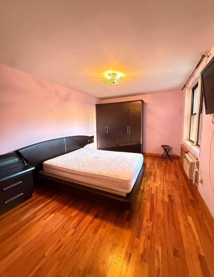 1580 E 18th St #2F - Photo 4 of 8