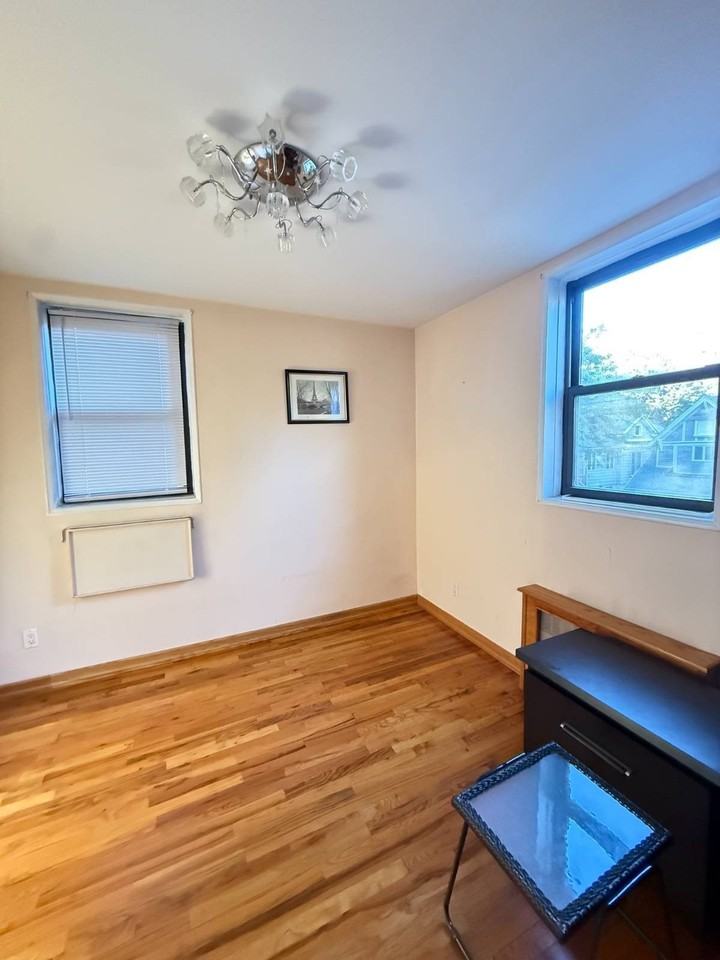 1580 E 18th St #2F - Photo 5 of 8