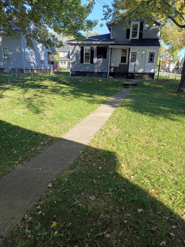 935 7th Street Southwest - Photo 2 of 9