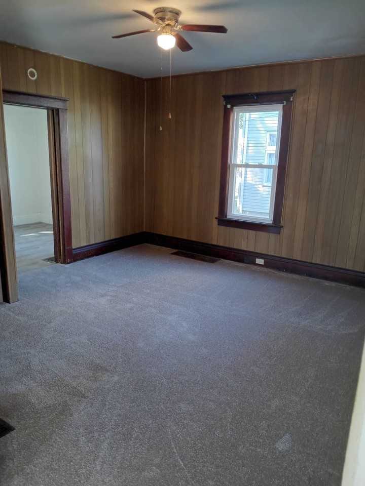 935 7th Street Southwest - Photo 4 of 9