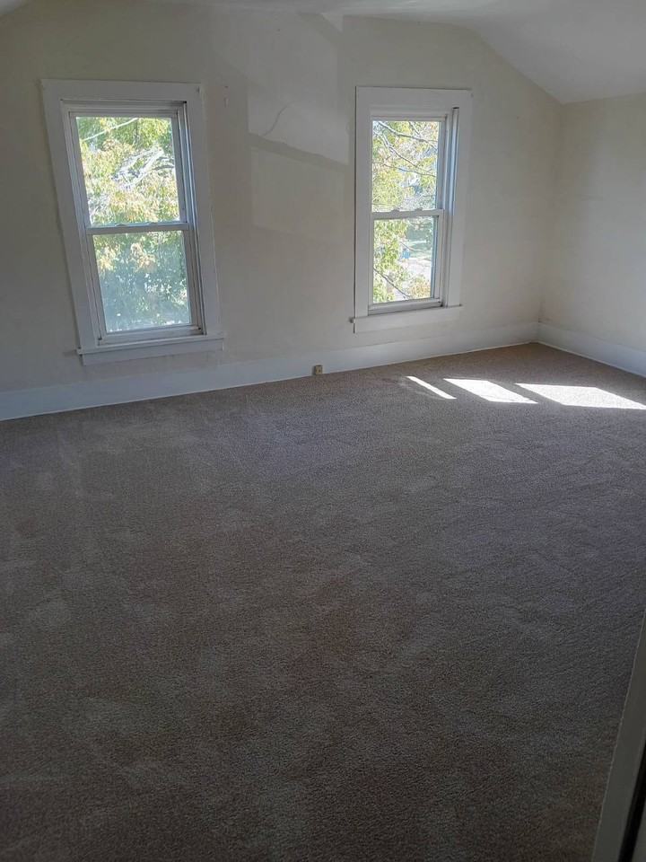 935 7th Street Southwest - Photo 6 of 9