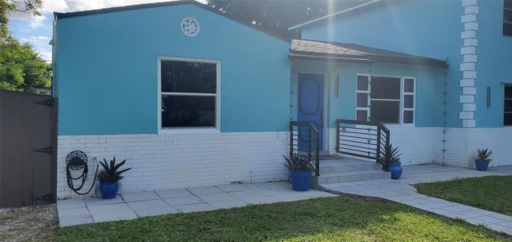 1548 Sw 28th Ave - Photo 3 of 15