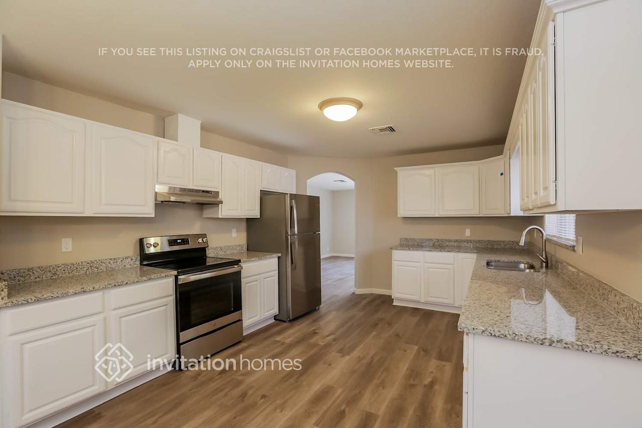 818 E Ardmore Rd - Photo 3 of 15