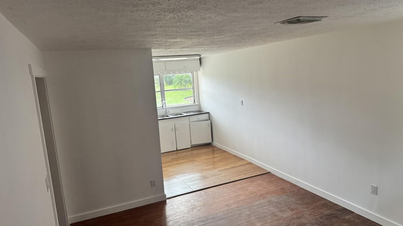 5609 Se Jack Ave - Photo 2 of 9