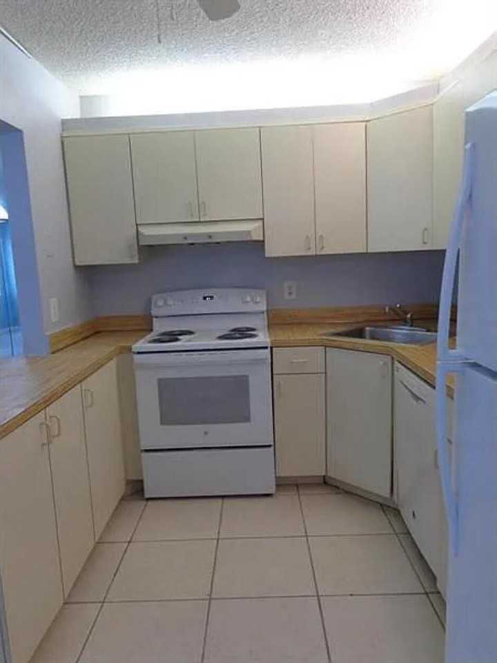 3560 Pine Needle Dr #D1 - Photo 2 of 12