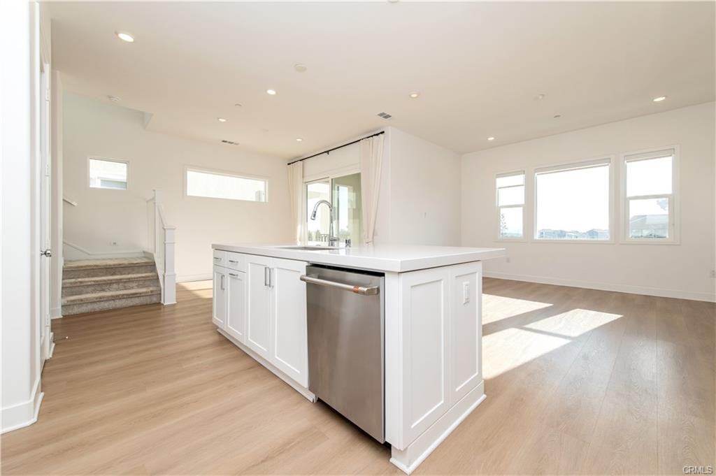 423 Flycatcher - Photo 4 of 8