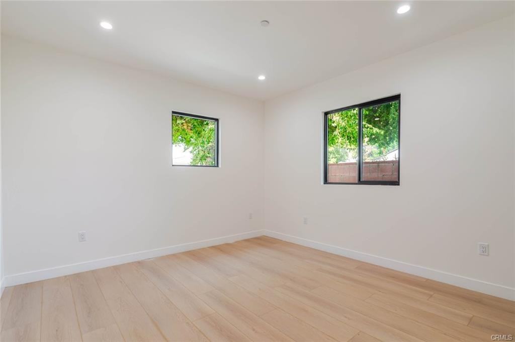 6217 Sylvia Ave - Photo 3 of 8