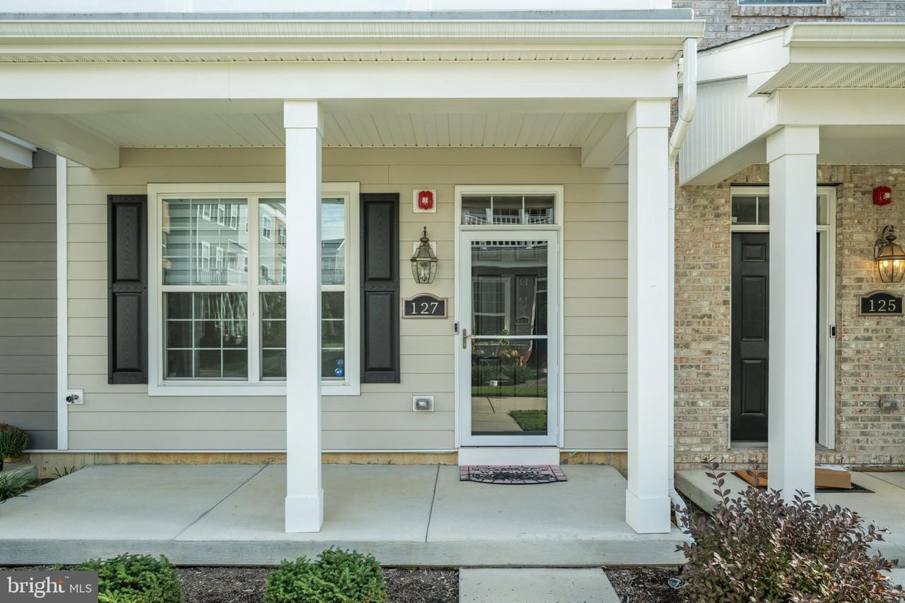 127 Gaslight Alley - Photo 2 of 25