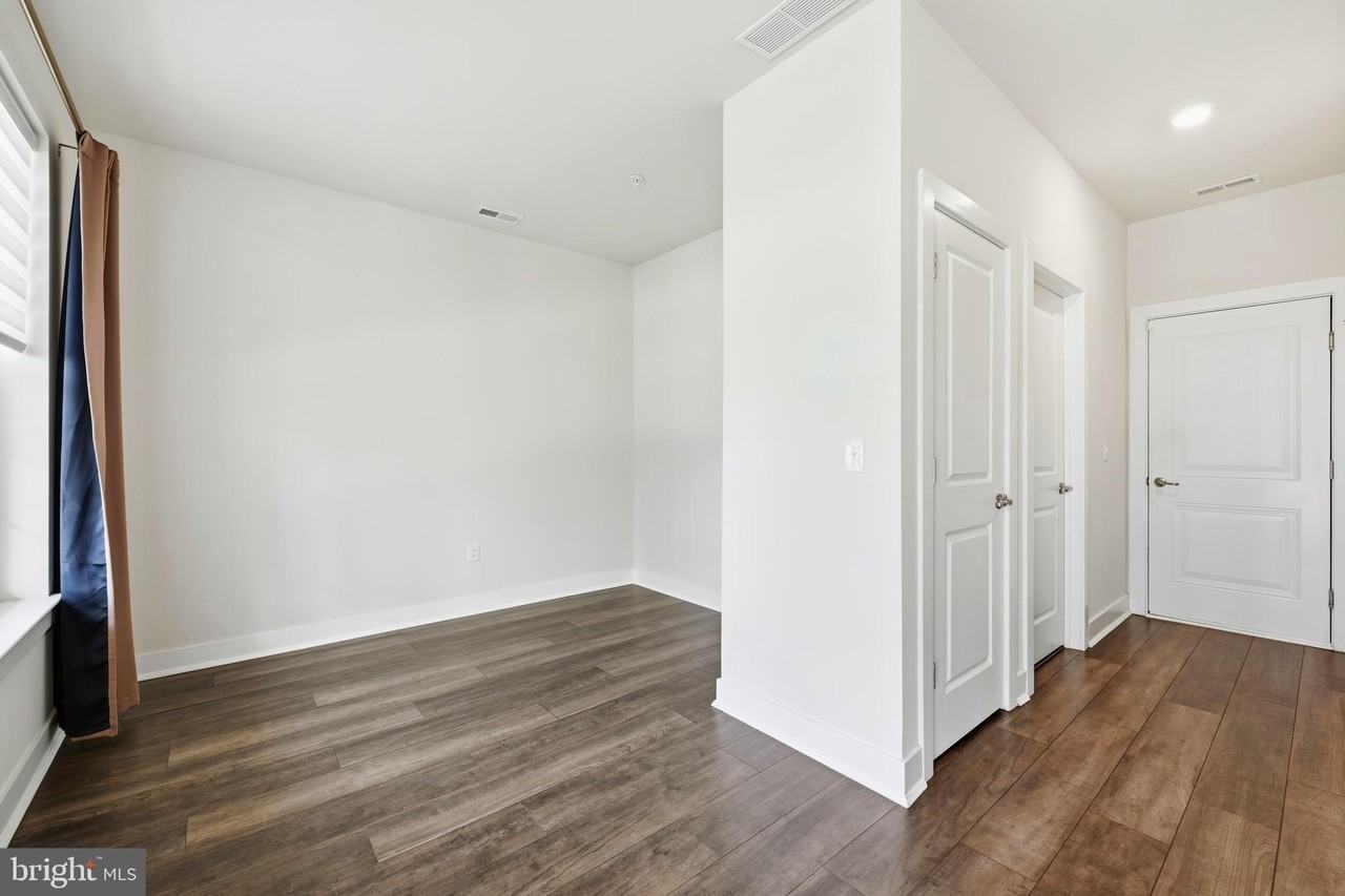 127 Gaslight Alley - Photo 4 of 25