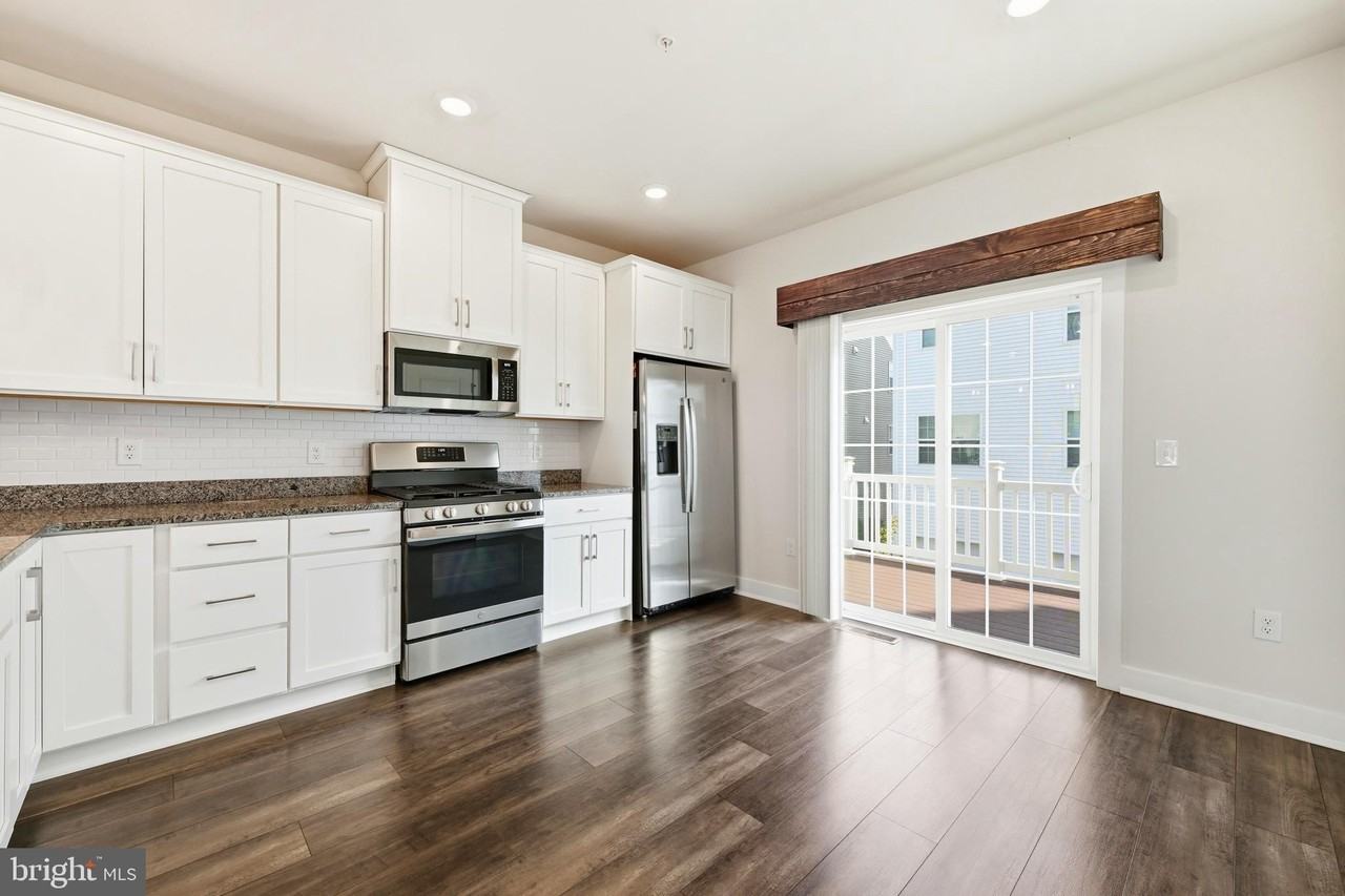 127 Gaslight Alley - Photo 6 of 25