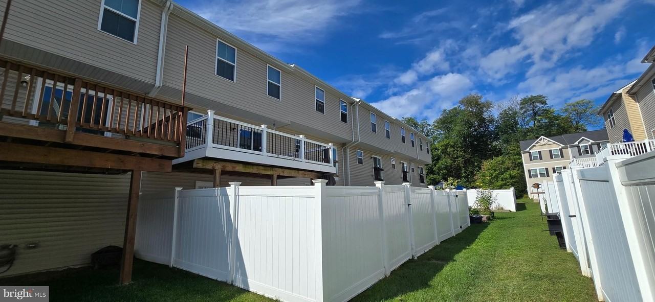 109 Lance Way - Photo 2 of 37