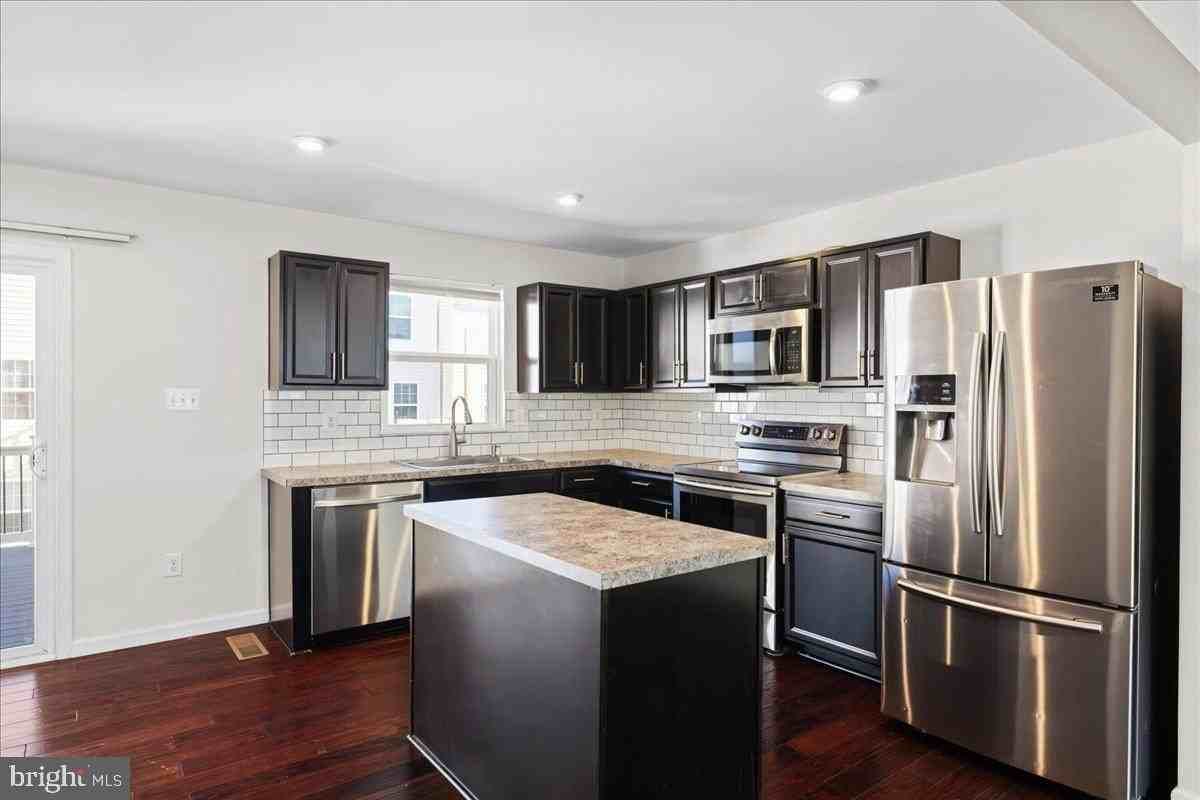 109 Lance Way - Photo 6 of 37