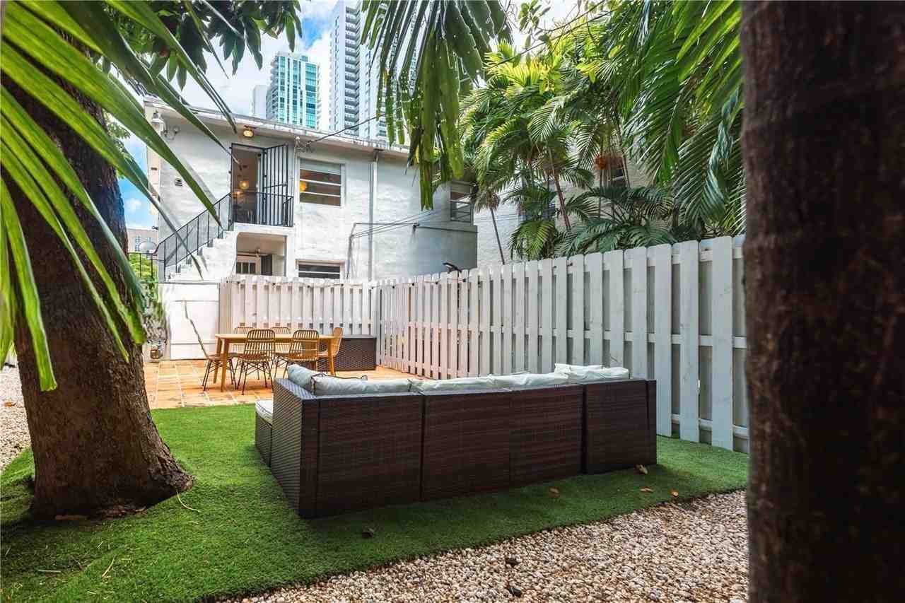 426 Ne 26th St #2 - Photo 2 of 8