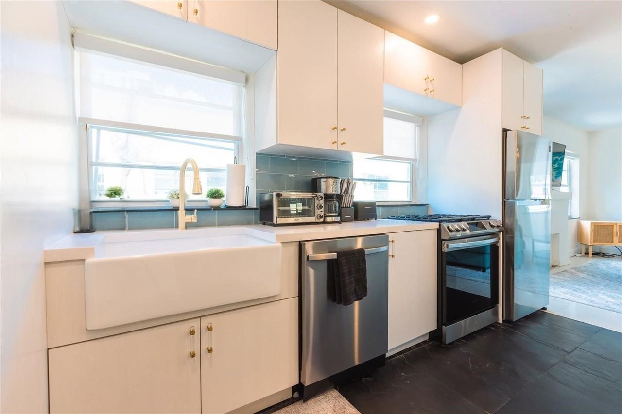 426 Ne 26th St #2 - Photo 3 of 8