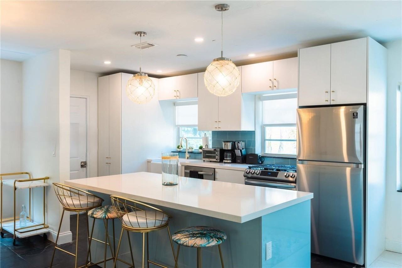 426 Ne 26th St #2 - Photo 5 of 8