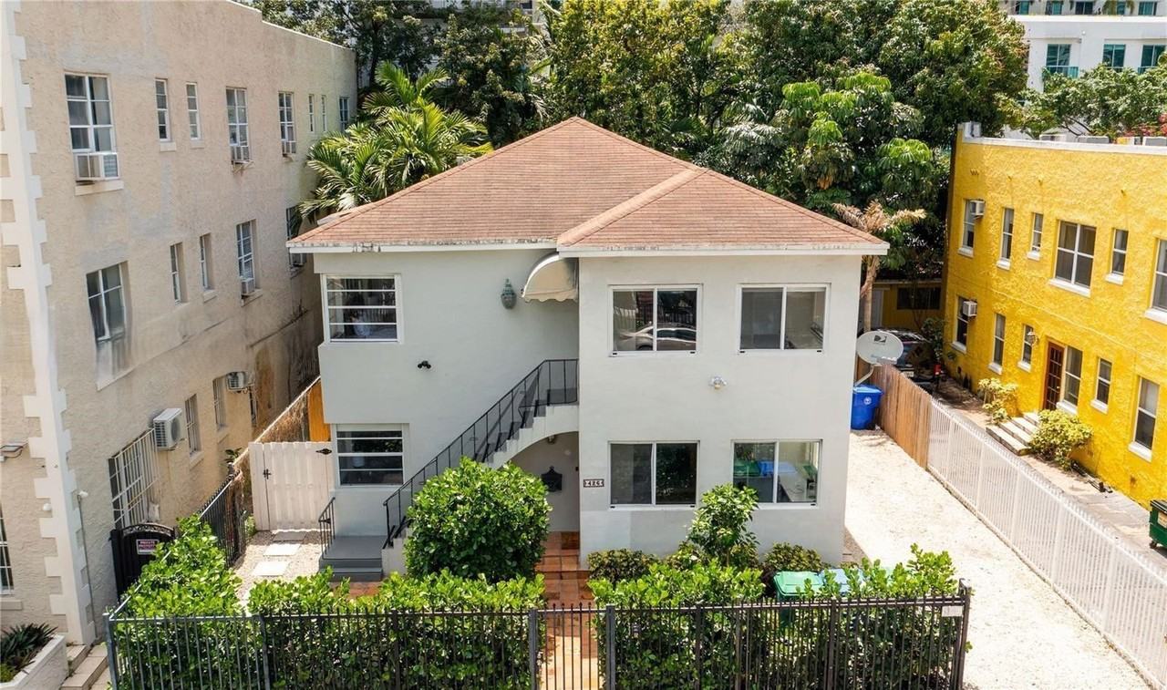 426 Ne 26th St #2 - Photo 6 of 8