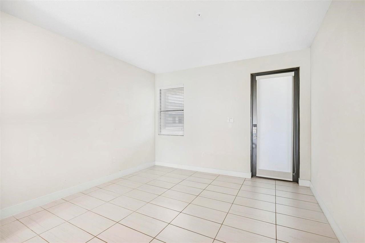 7865 Nw 104th Ave - Photo 5 of 8