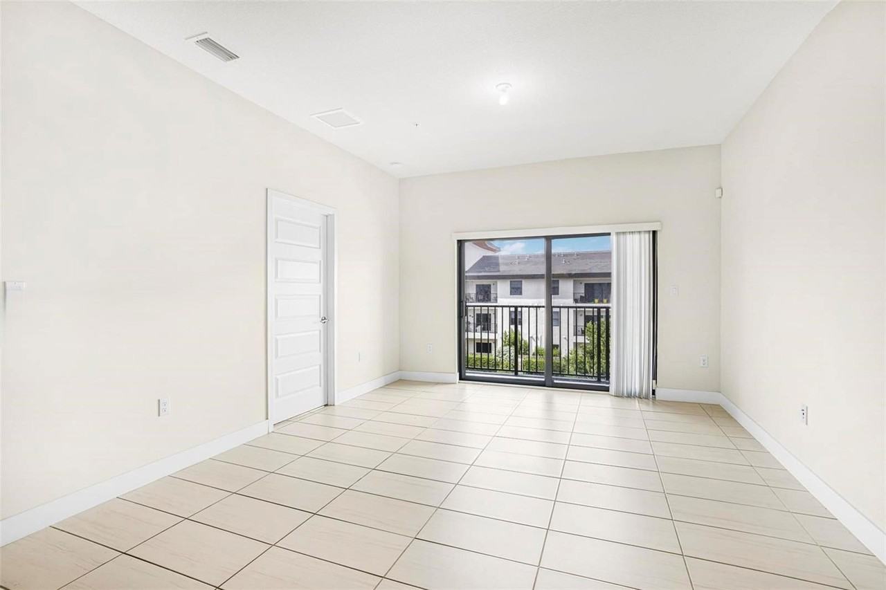 7865 Nw 104th Ave - Photo 7 of 8