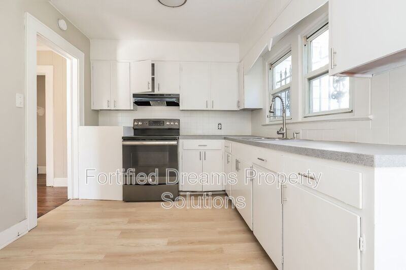 815 Camel Ave - Photo 3 of 15