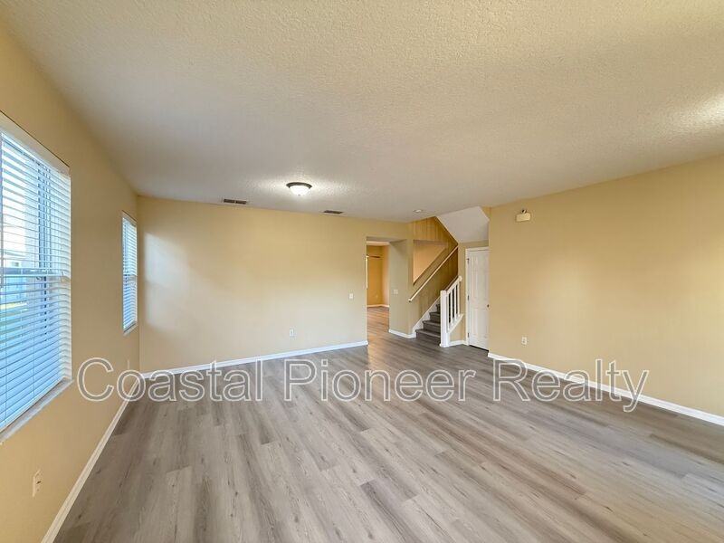 10337 Stratford Pointe Avenue - Photo 2 of 32