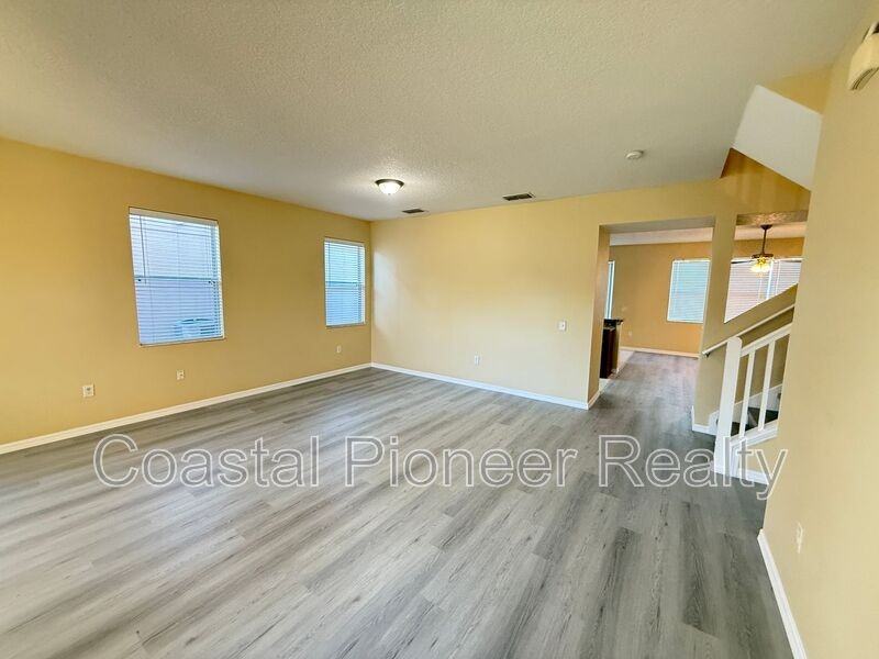 10337 Stratford Pointe Avenue - Photo 3 of 32