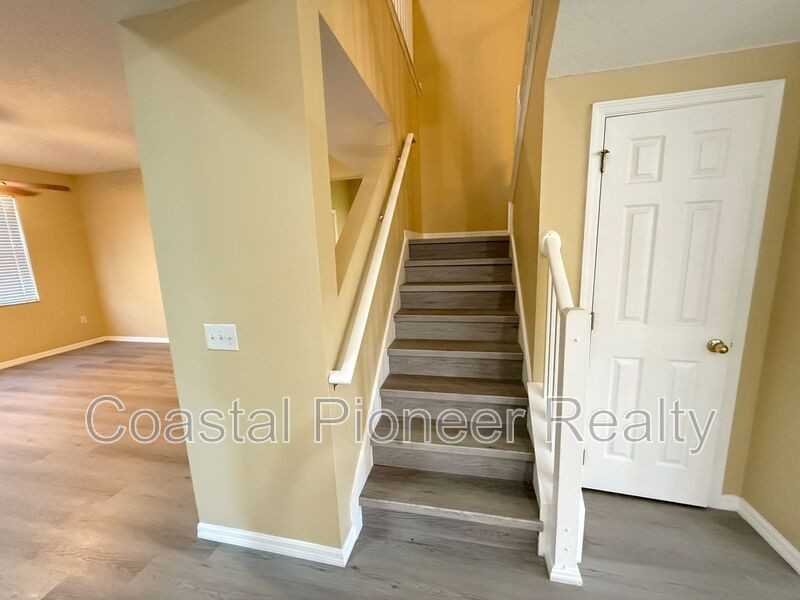 10337 Stratford Pointe Avenue - Photo 4 of 32