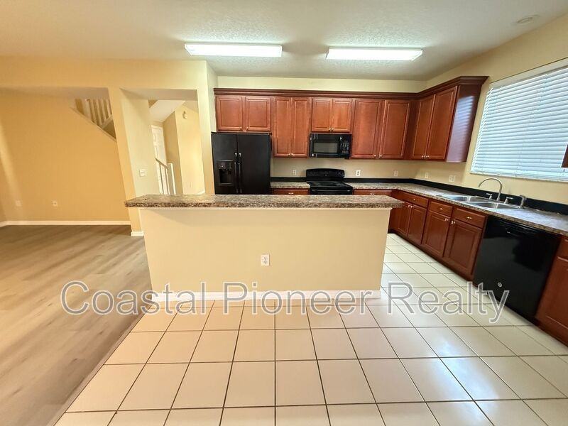 10337 Stratford Pointe Avenue - Photo 7 of 32