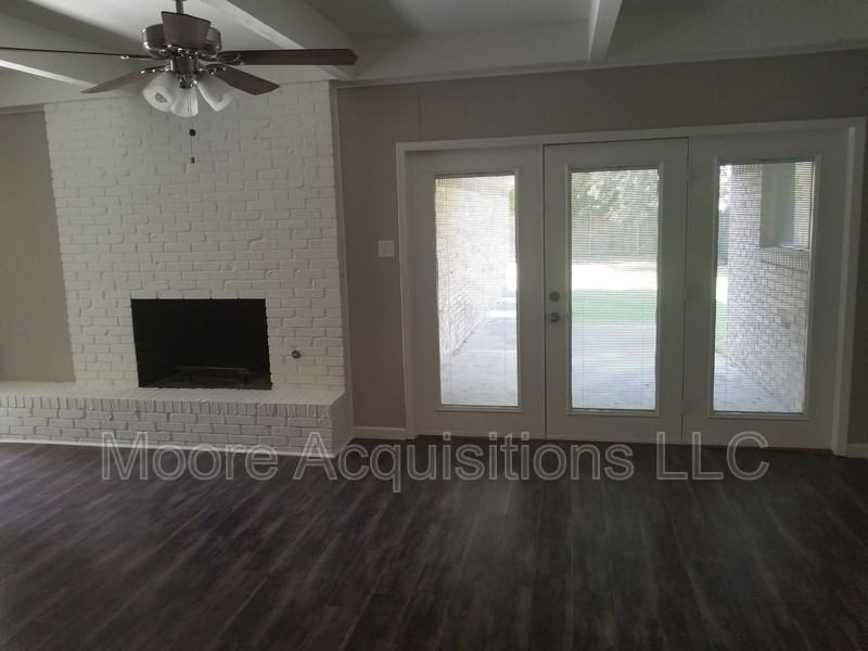 1833 Skyline Dr - Photo 3 of 19
