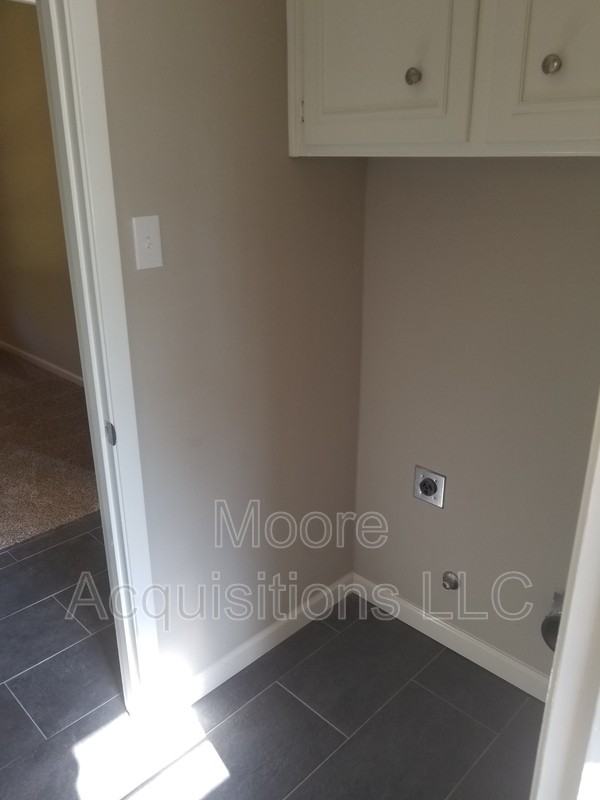 1833 Skyline Dr - Photo 7 of 19