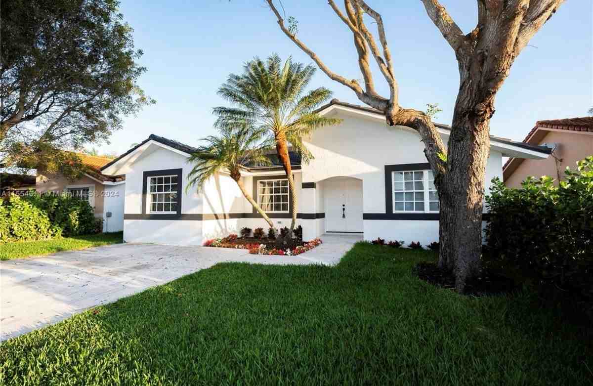 13541 Sw 182nd St - Photo 2 of 11