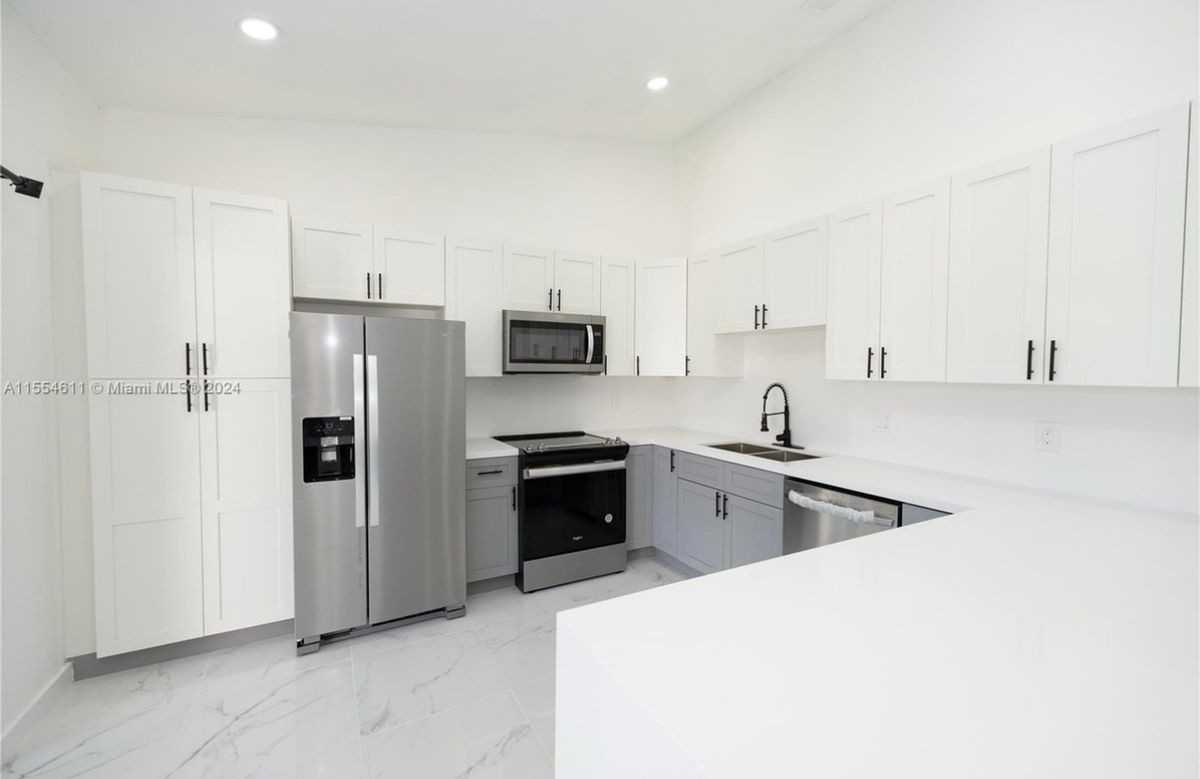 13541 Sw 182nd St - Photo 3 of 11