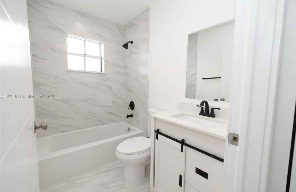 13541 Sw 182nd St - Photo 4 of 11