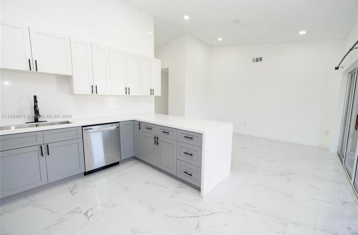 13541 Sw 182nd St - Photo 5 of 11