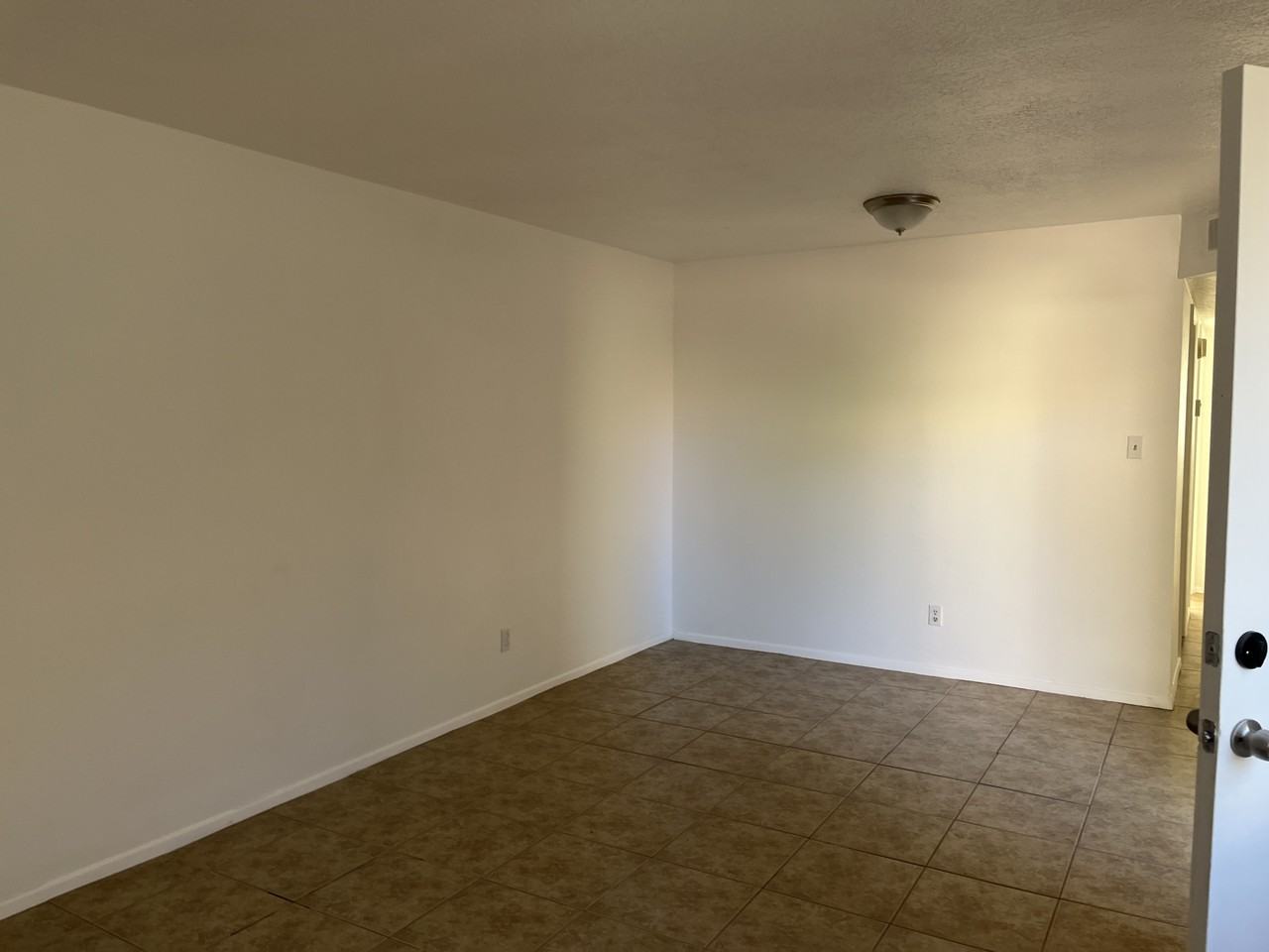 1309 Madeira Dr Se - Photo 4 of 11