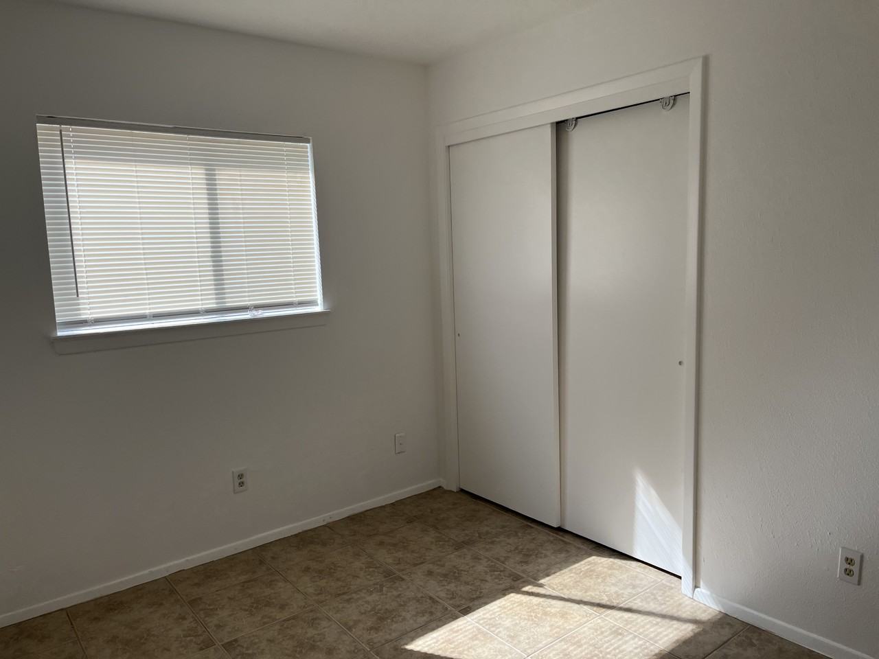 1309 Madeira Dr Se - Photo 5 of 11