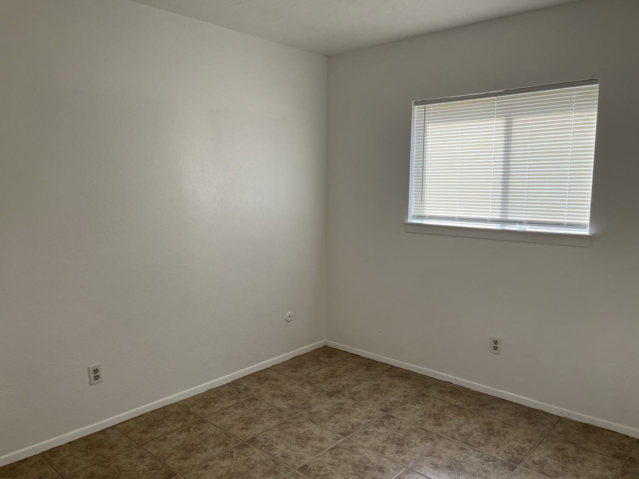 1309 Madeira Dr Se - Photo 6 of 11