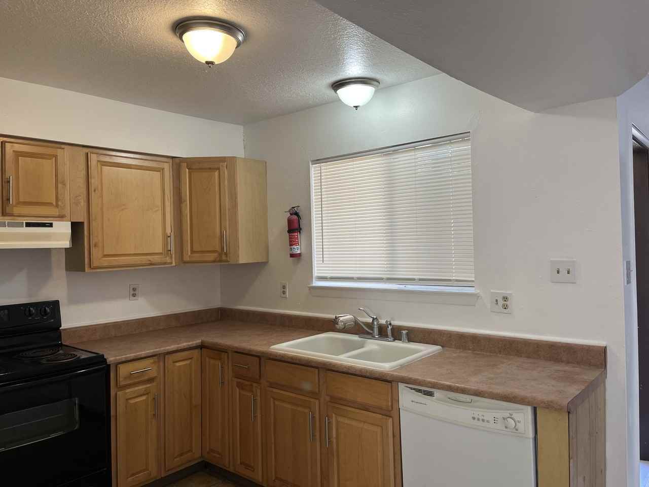 1309 Madeira Dr Se - Photo 3 of 11