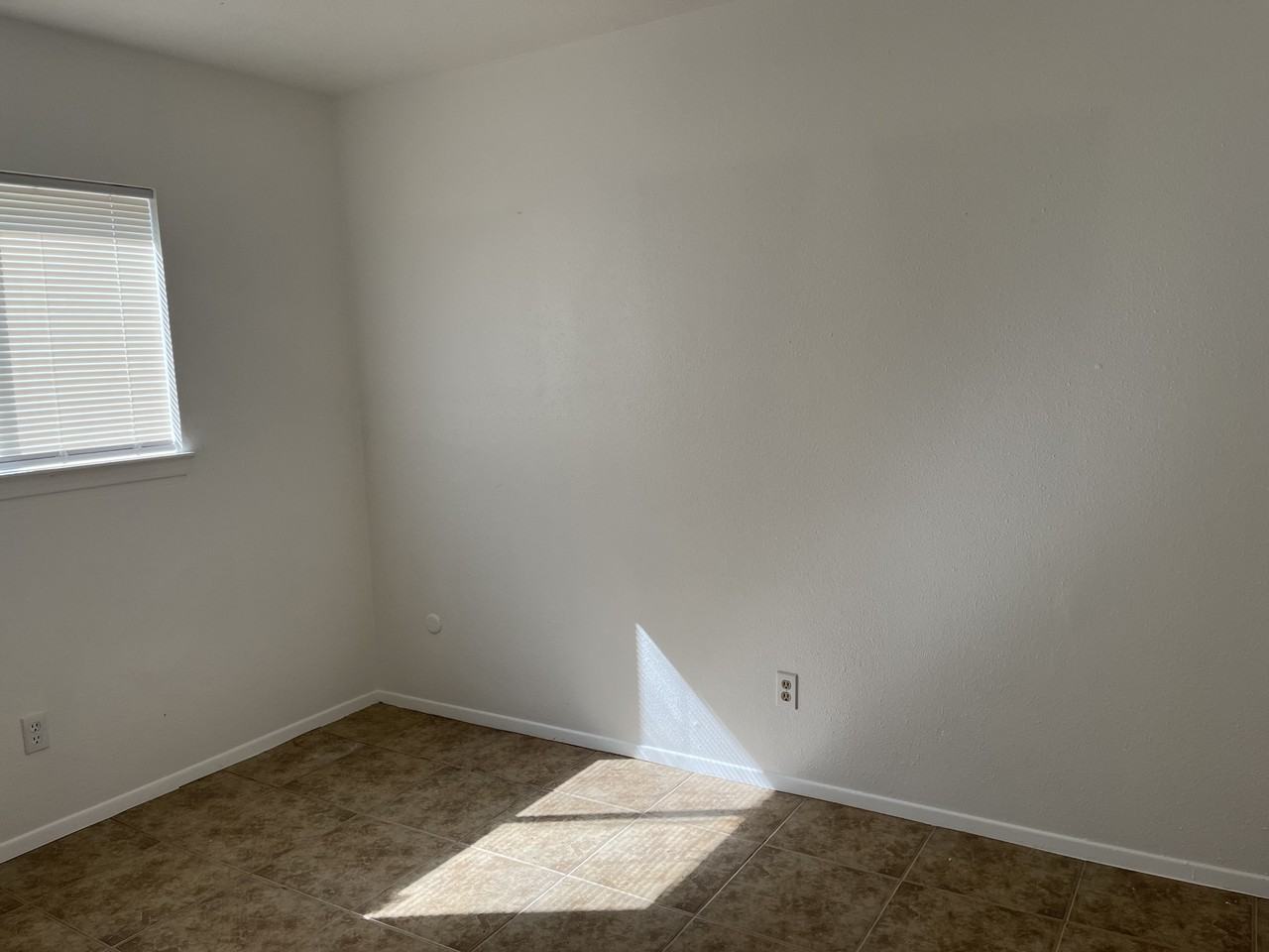 1309 Madeira Dr Se - Photo 7 of 11