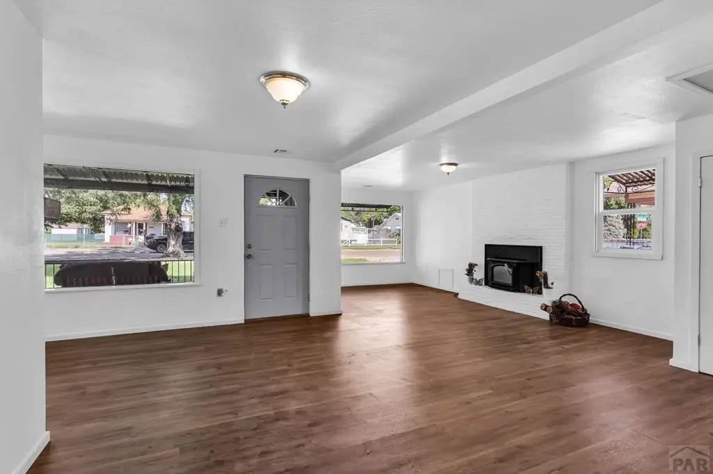 1206 Van Buren St - Photo 3 of 19