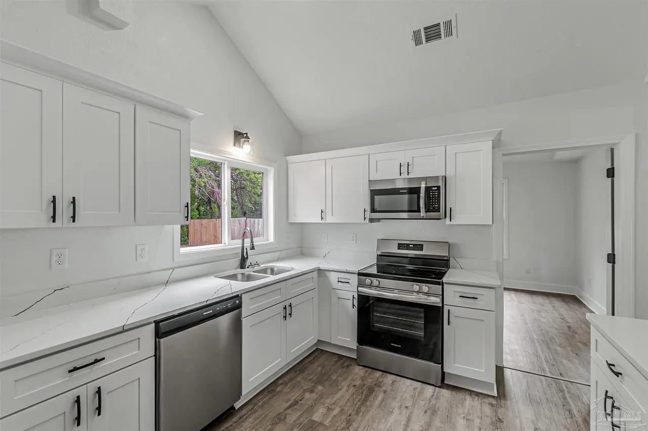 214 Thayer Ave - Photo 3 of 23