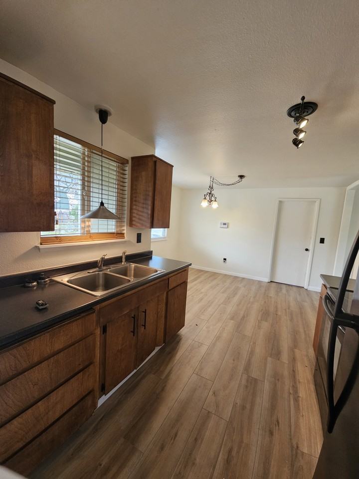 16815 16th Ave E - Photo 2 of 10