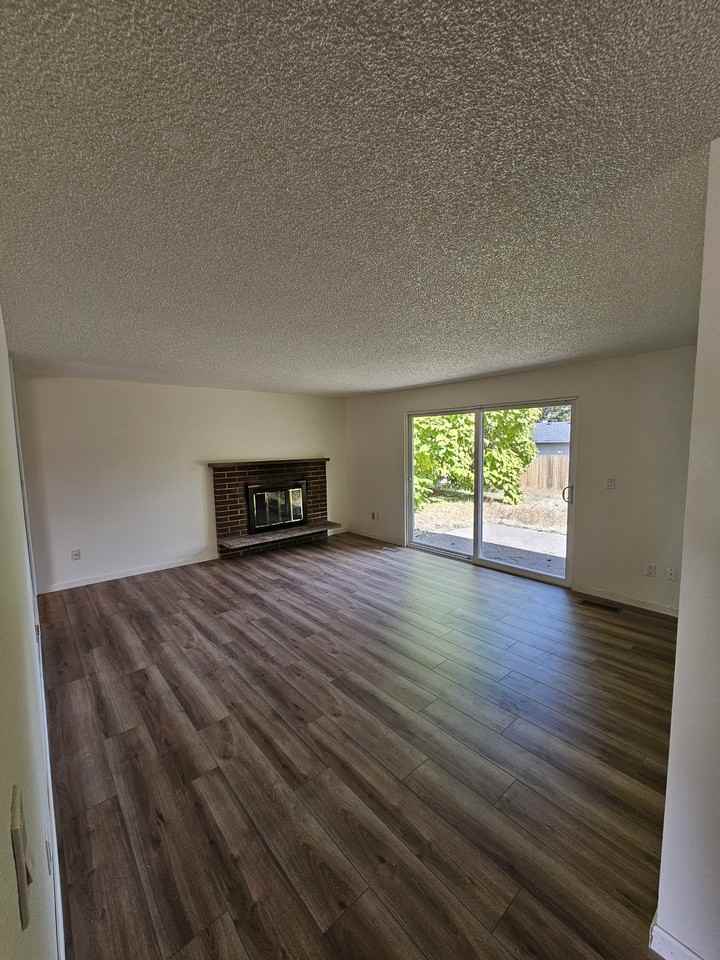 16815 16th Ave E - Photo 3 of 10