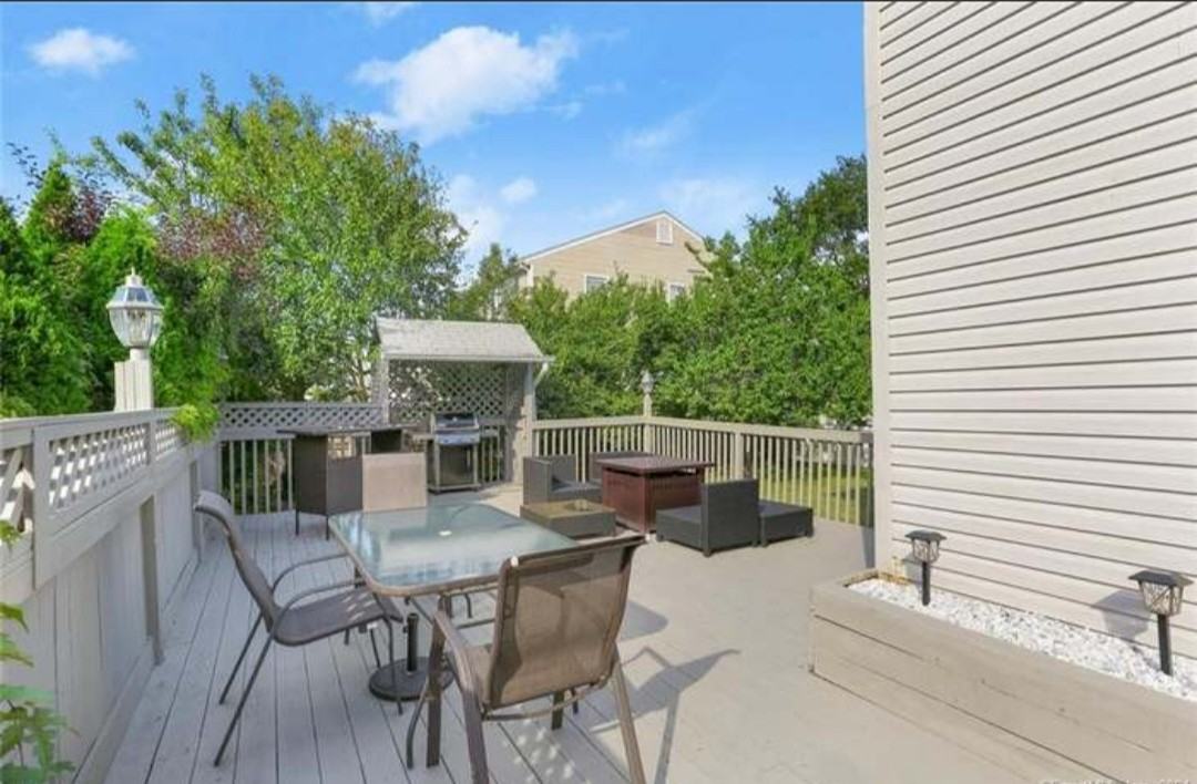 92 Burwood Ave #NA - Photo 2 of 16